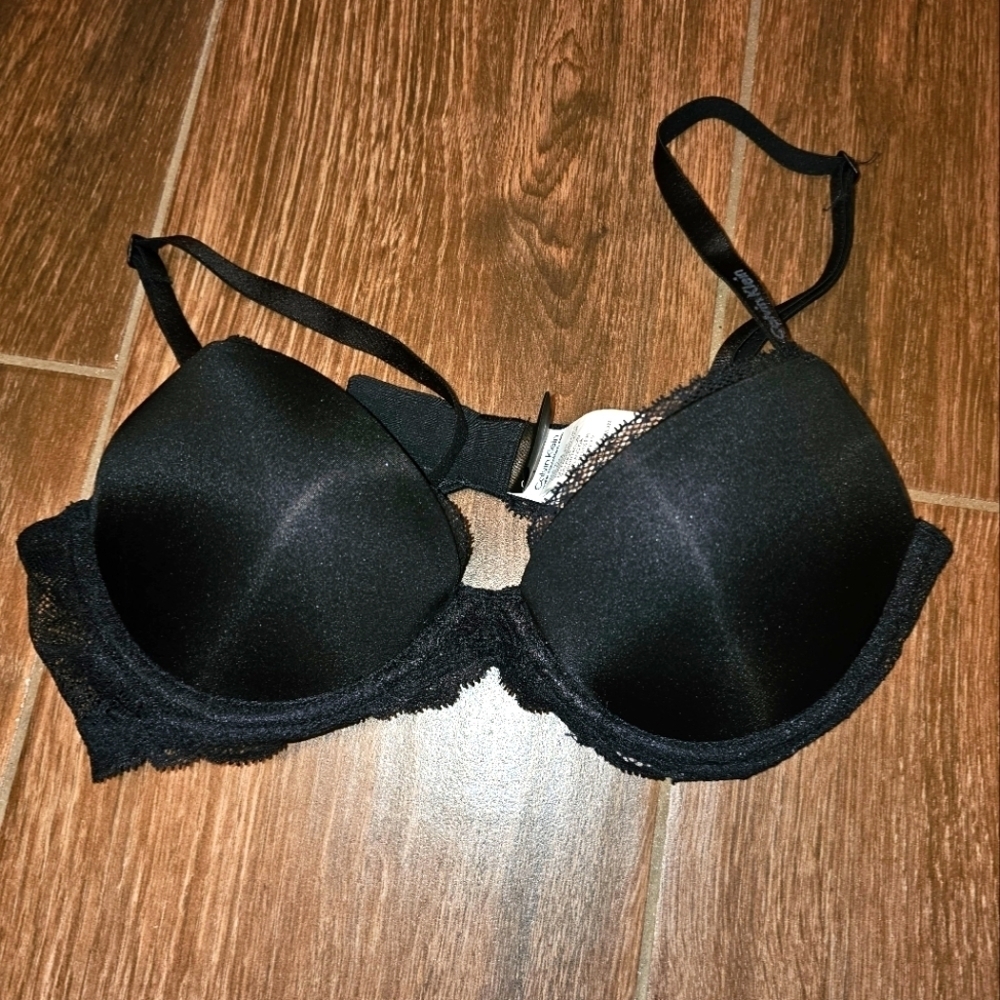 CALVIN KLEIN BLACK LACE BRA SZ 32B